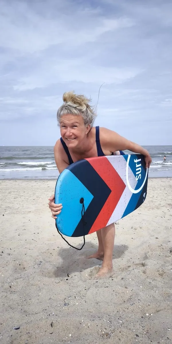 Sarah Bogaerts bij het water